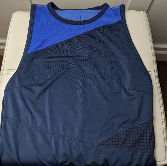 Sports top - Picture 3 of 4